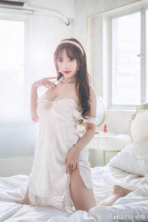 黑白之間 兩種睡衣寫真的藝術(shù)對(duì)話